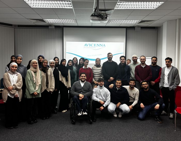 Ein Gruppenfoto mit den Stipendiaten der Avicenna-Gruppe.